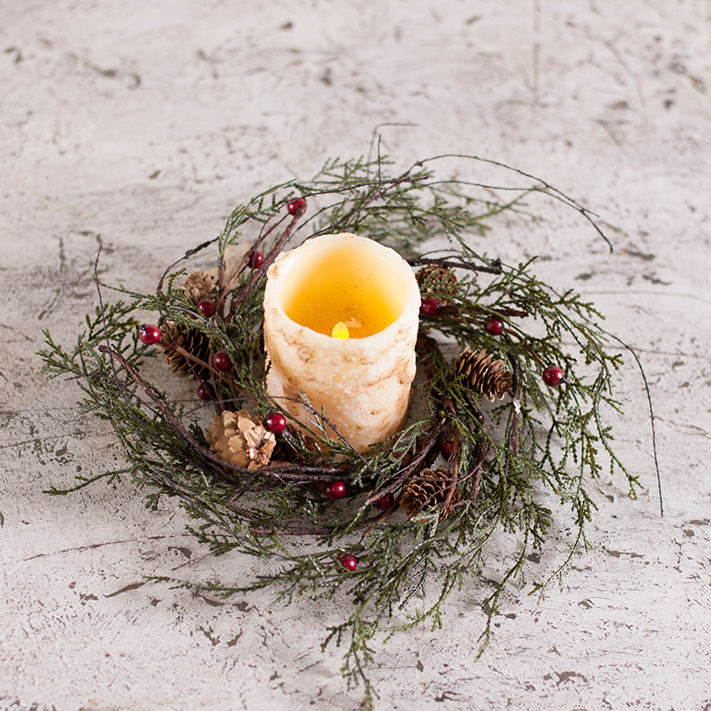 4.5Inch Rustic Christmas Candle Wreath Irvin's Tinware