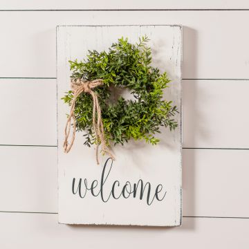 Boxwood Wreath Welcome Pallet Sign